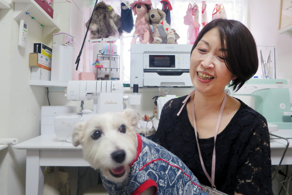 渡辺さんと“店長”の愛犬メロディ